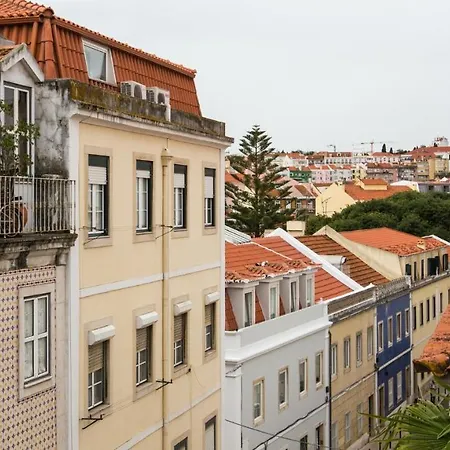 Plum Guide - Flower Square Lisboa