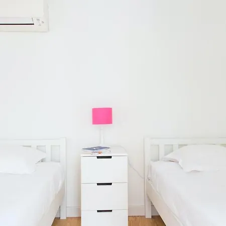 Apartment Plum Guide - Flower Square Lisbon