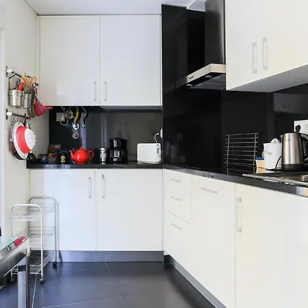 Plum Guide - Flower Square Apartment Lisbon